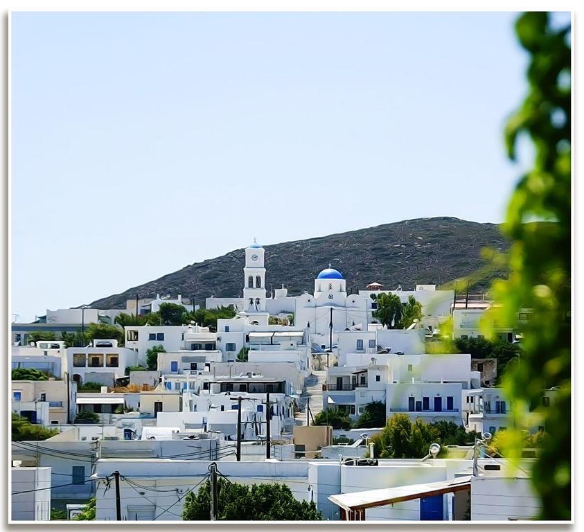 Georgios Milos Adamantas  Exteriör bild